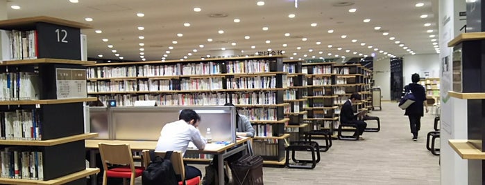 Toyosu Library is one of 平日19時以降も開いている都内区立図書館.