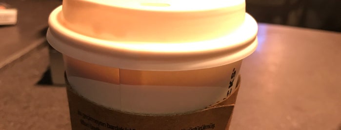 Starbucks is one of Serhatさんのお気に入りスポット.