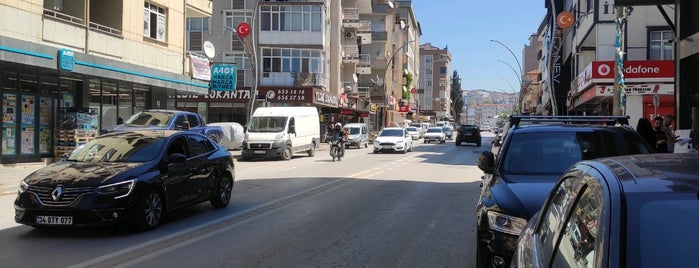 İstasyon Caddesi is one of Posti che sono piaciuti a Doğa.