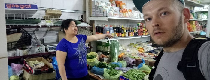 Cho Thuc Pham Продовольственный Рынок is one of Kha.