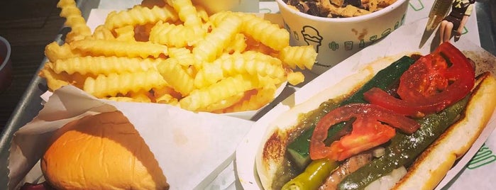 Shake Shack is one of Cafe.