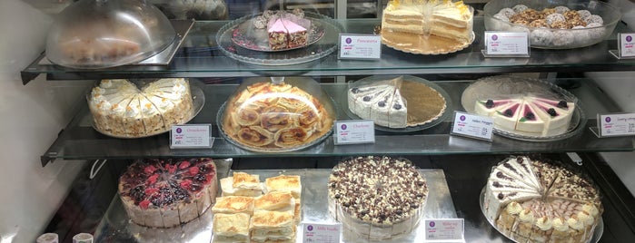 Low Carb Company - Cake Bar is one of Budapest.
