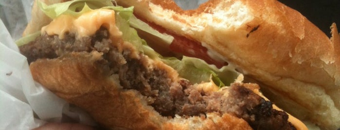 Burger Den is one of Lugares favoritos de Frank.