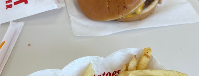 In-N-Out Burger is one of Max : понравившиеся места.