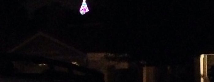 Giant Tree-o-Lights is one of Locais curtidos por Ann.