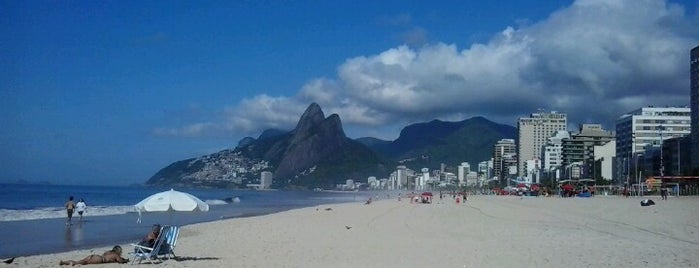 Praia de Ipanema is one of Rio de Janeiro =].