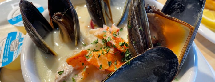 Evan's Seafood Restaurant is one of Nova Scotia 🐬🐠🐟🐳🌻☀️😊.