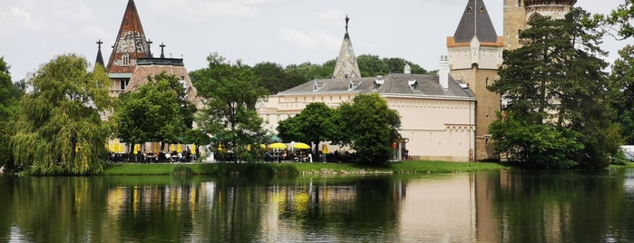 Schloss Laxenburg is one of To Sightseeing.