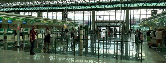 Aeropuerto de Roma-Fiumicino (FCO) is one of Rome.