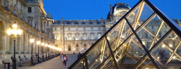 Pyramide du Louvre is one of Week-end à Paris.