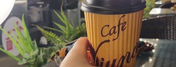 Viuna Café | کافه ویونا is one of Posti che sono piaciuti a Sarah.