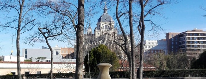Jardines de las Vistillas is one of Los mejores lugares para hacer deporte en Madrid.