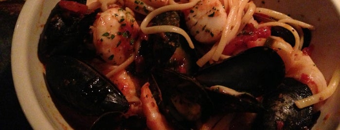 Carrabba's Italian Grill is one of Lugares favoritos de West.