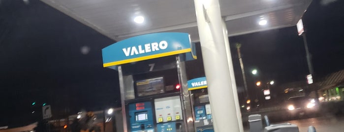 Valero is one of Lugares favoritos de Ernesto.