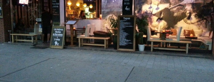 Rembrandt Cafe is one of Tempat yang Disukai Zesare.