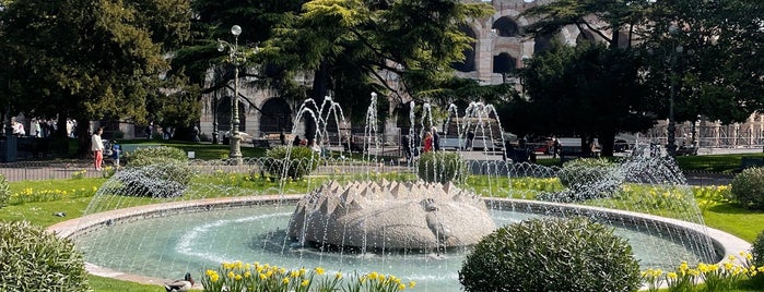 Fontana di Piazza Bra is one of Tempat yang Disukai 🍒Lü🍒.