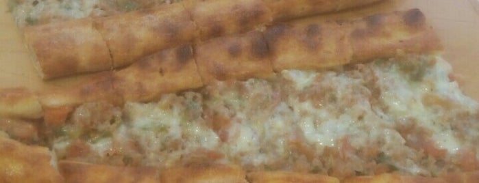 Yeşil Karadeniz Pide Ve Lahmacun Salonu is one of Orhan'ın Beğendiği Mekanlar.