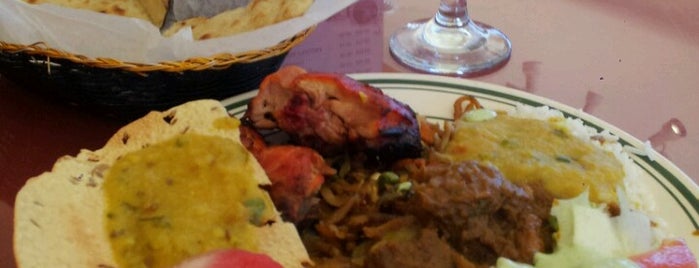 Maharani India Restaurant is one of Locais salvos de Oliadys.