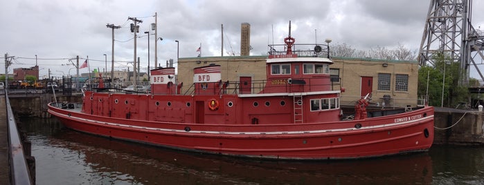 Edward M. Cotter Fireboat is one of Lugares favoritos de Greg.