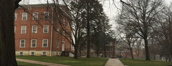 Cornell College is one of Jeiranさんのお気に入りスポット.