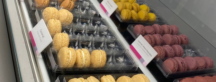 Le Macaron is one of Favorite Places.