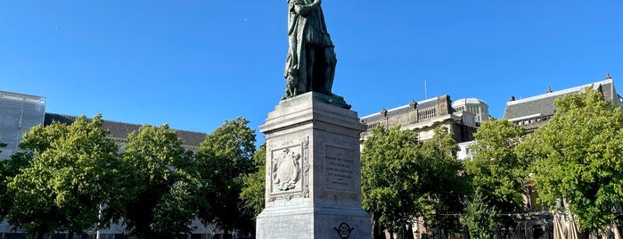 Standbeeld Prins Willem den Eerste, Prins van Oranje is one of Museumkwartier.