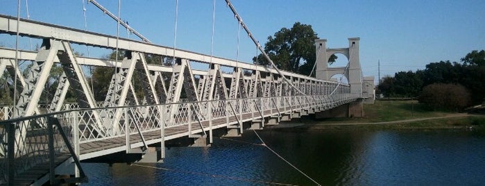 Waco Suspension Bridge is one of Lugares favoritos de Mike.