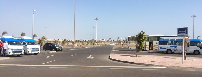 Hurghada International Airport is one of Lieux sauvegardés par Lena.