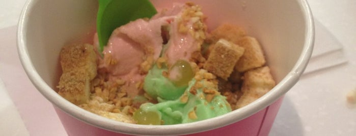 YUZU Frozen Yogurt is one of The 7 Best Places for Coconut Flakes in Miami.