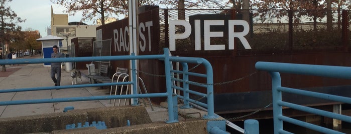 Race Street Pier is one of Locais curtidos por sweetpearacer.