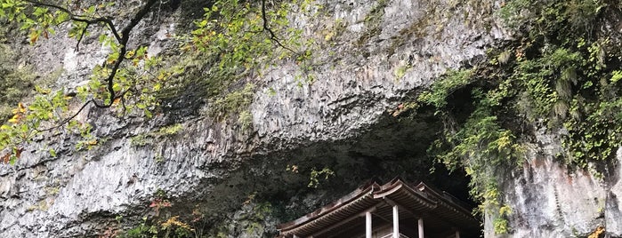 三徳山三佛寺 投入堂 is one of Makiko : понравившиеся места.