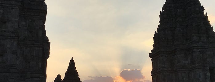 Candi Prambanan (Prambanan Temple) is one of Makiko : понравившиеся места.