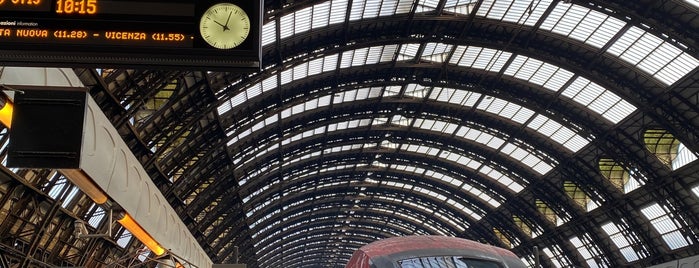 Stazione Milano Centrale is one of Makiko 님이 좋아한 장소.