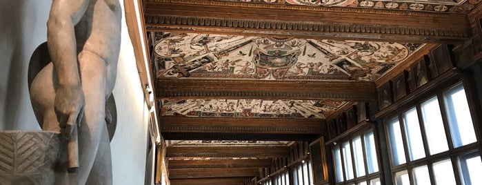 Galleria degli Uffizi is one of Makiko : понравившиеся места.