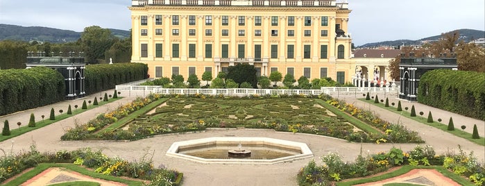 Schloss Schönbrunn is one of Locais curtidos por Makiko.