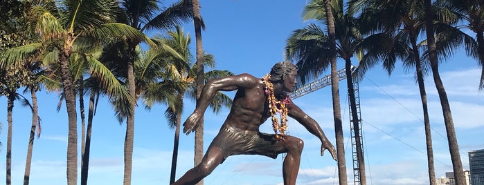 The Surfer Statue is one of Locais curtidos por Makiko.