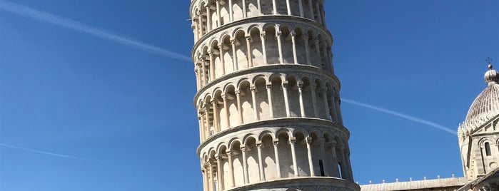 Schiefer Turm von Pisa is one of Orte, die Makiko gefallen.