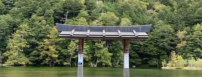 明神池 is one of Lugares favoritos de Makiko.