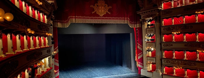 Teatro alla Scala is one of Makiko : понравившиеся места.