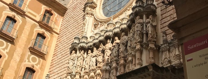 Basílica de Montserrat is one of Makiko : понравившиеся места.