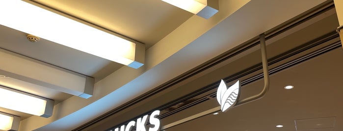 Starbucks is one of 麻布・六本木.