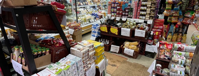 Monasteries Grocery Store is one of Locais curtidos por leon师傅.