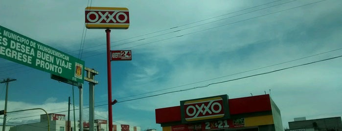 oxxo Jardines is one of andRuxさんのお気に入りスポット.