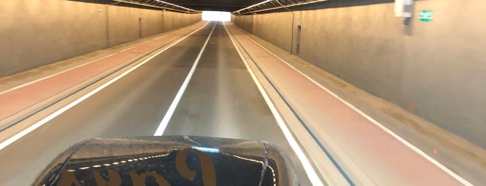 Tunnel onder Landingsbaan RWY 25L is one of On the Raod & Traveling.