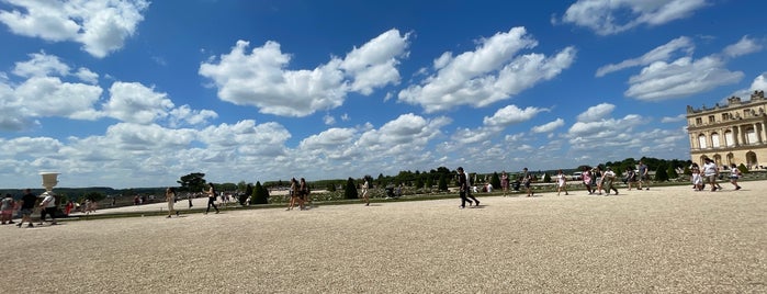 Los Jardines de Versailles is one of Paris.