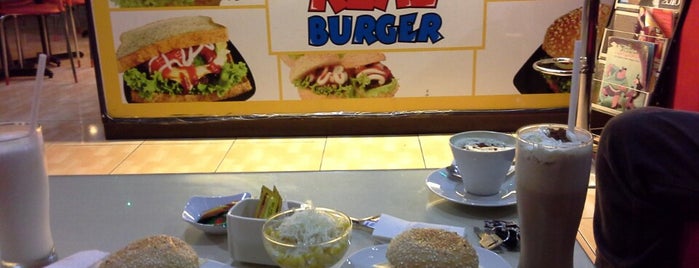 Real Burger is one of Tempat Makan & Nongkrong di Jogja.