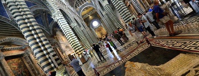 Duomo di Siena is one of Los Viajesさんのお気に入りスポット.