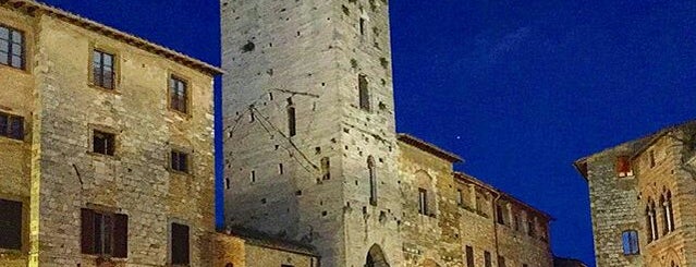 Piazza della Cisterna is one of Locais curtidos por Los Viajes.