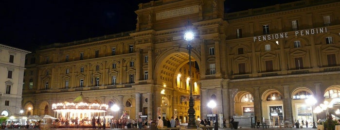 Piazza della Repubblica is one of Posti che sono piaciuti a Los Viajes.