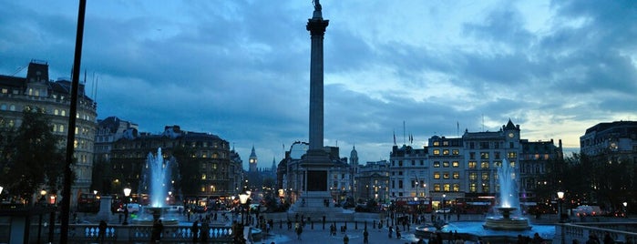 Trafalgar Square is one of Orte, die Los Viajes gefallen.